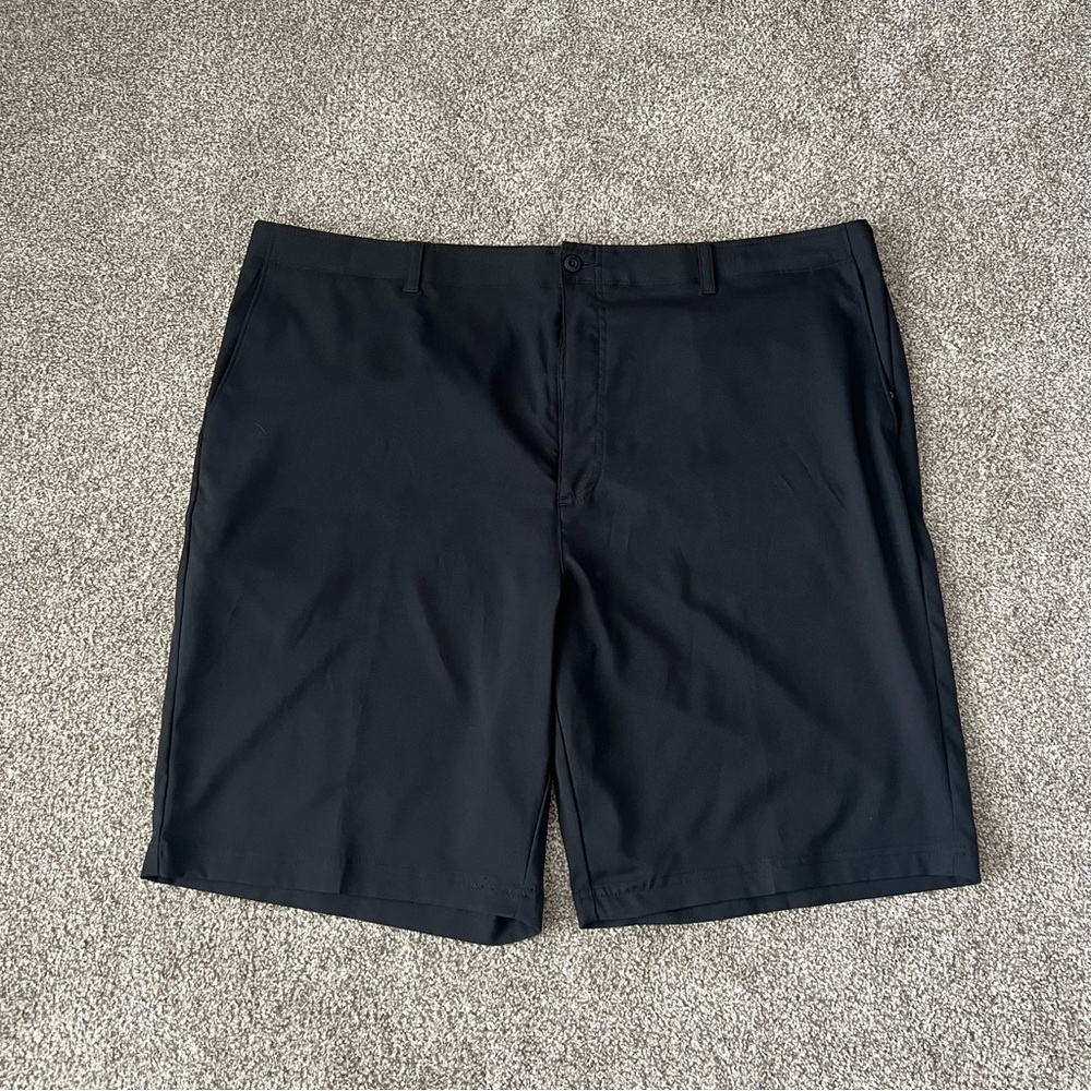 Men's PGA Tour Black Shorts Size 46